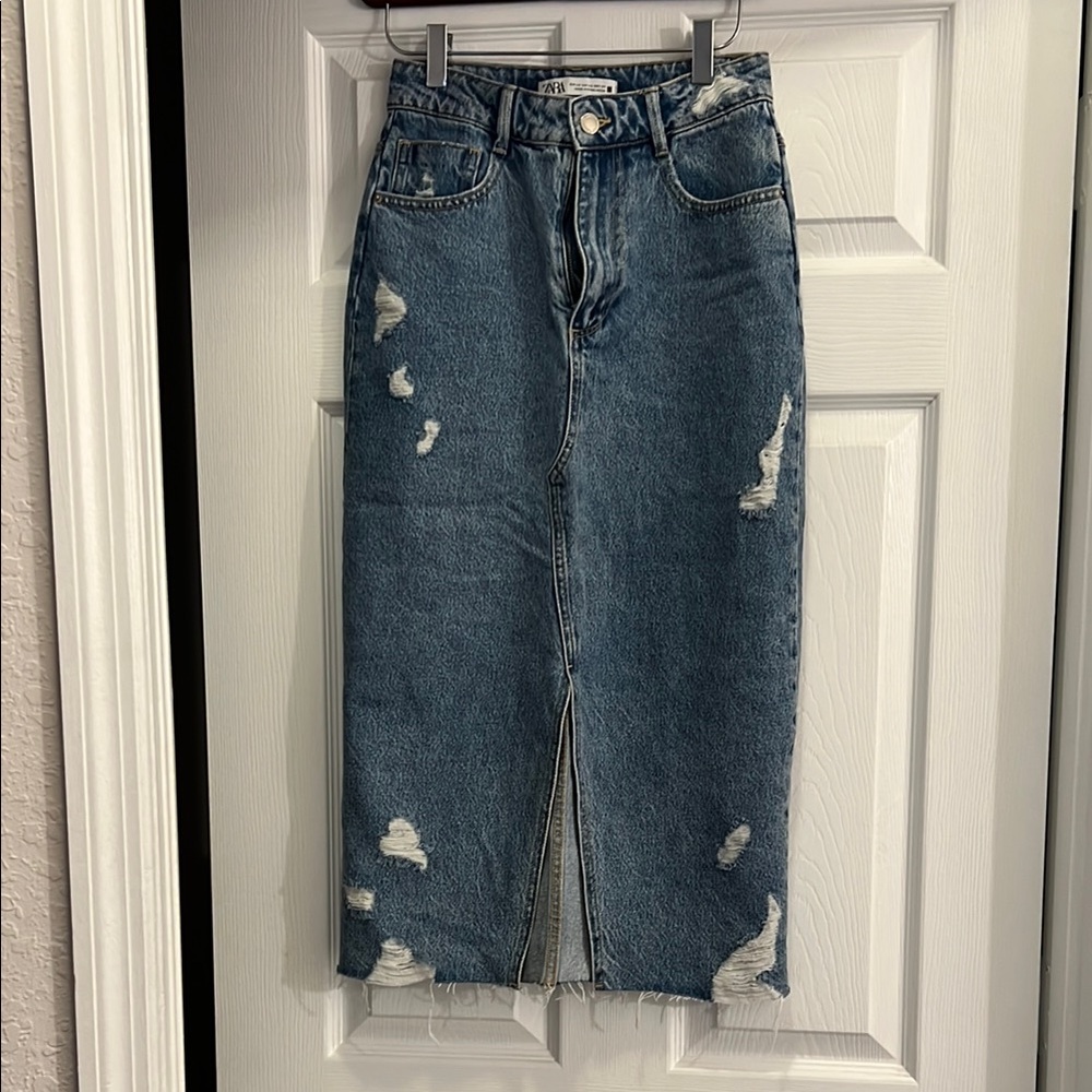 Zara Blue High-Waisted Distressed Jeans